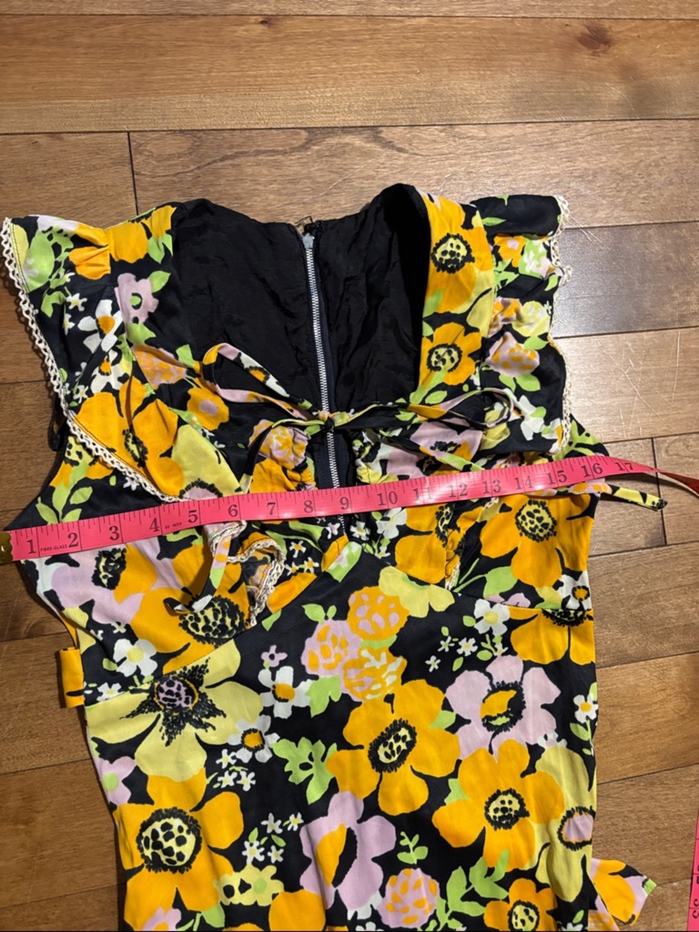 Vintage Bold Floral Maxi Dress with Keyhole Front and Umpire Waist - Picture 7 of 10